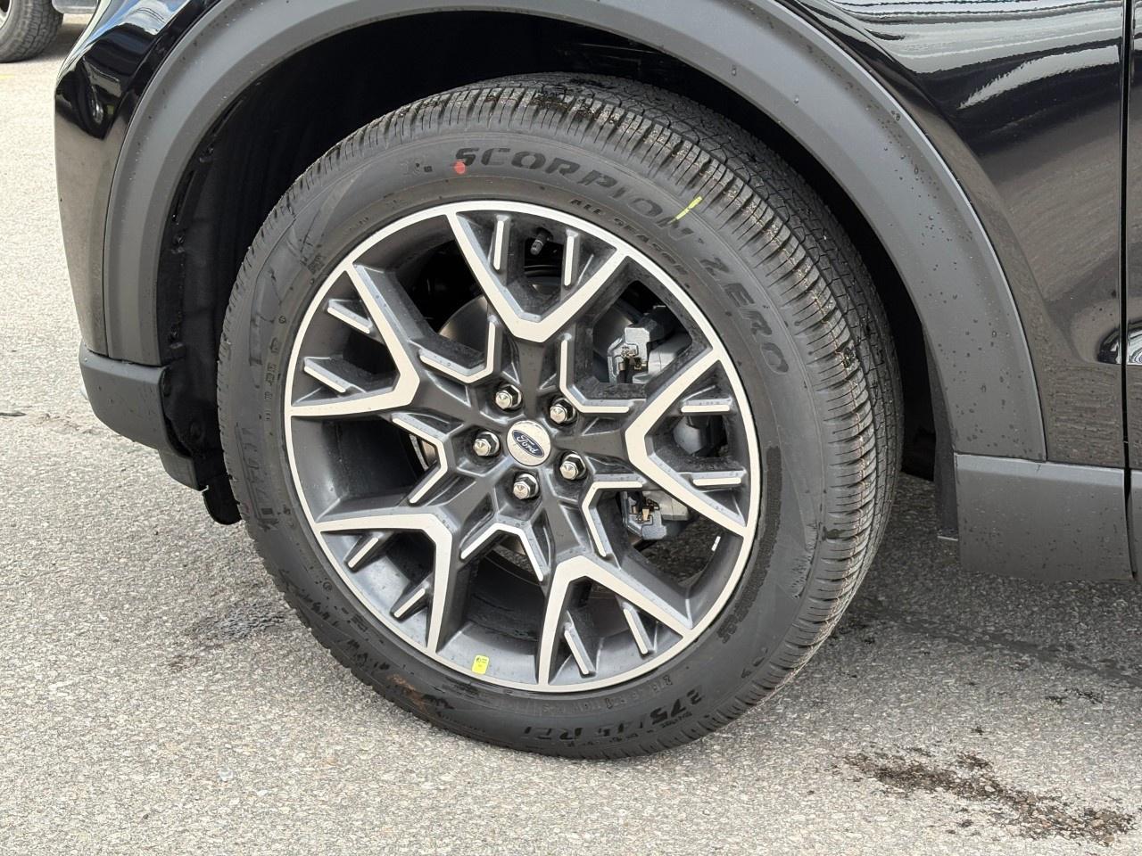 2027 Ford Explorer Platinum 4WD Photo