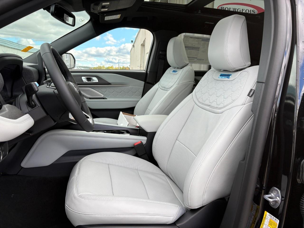 2027 Ford Explorer Platinum 4WD Photo