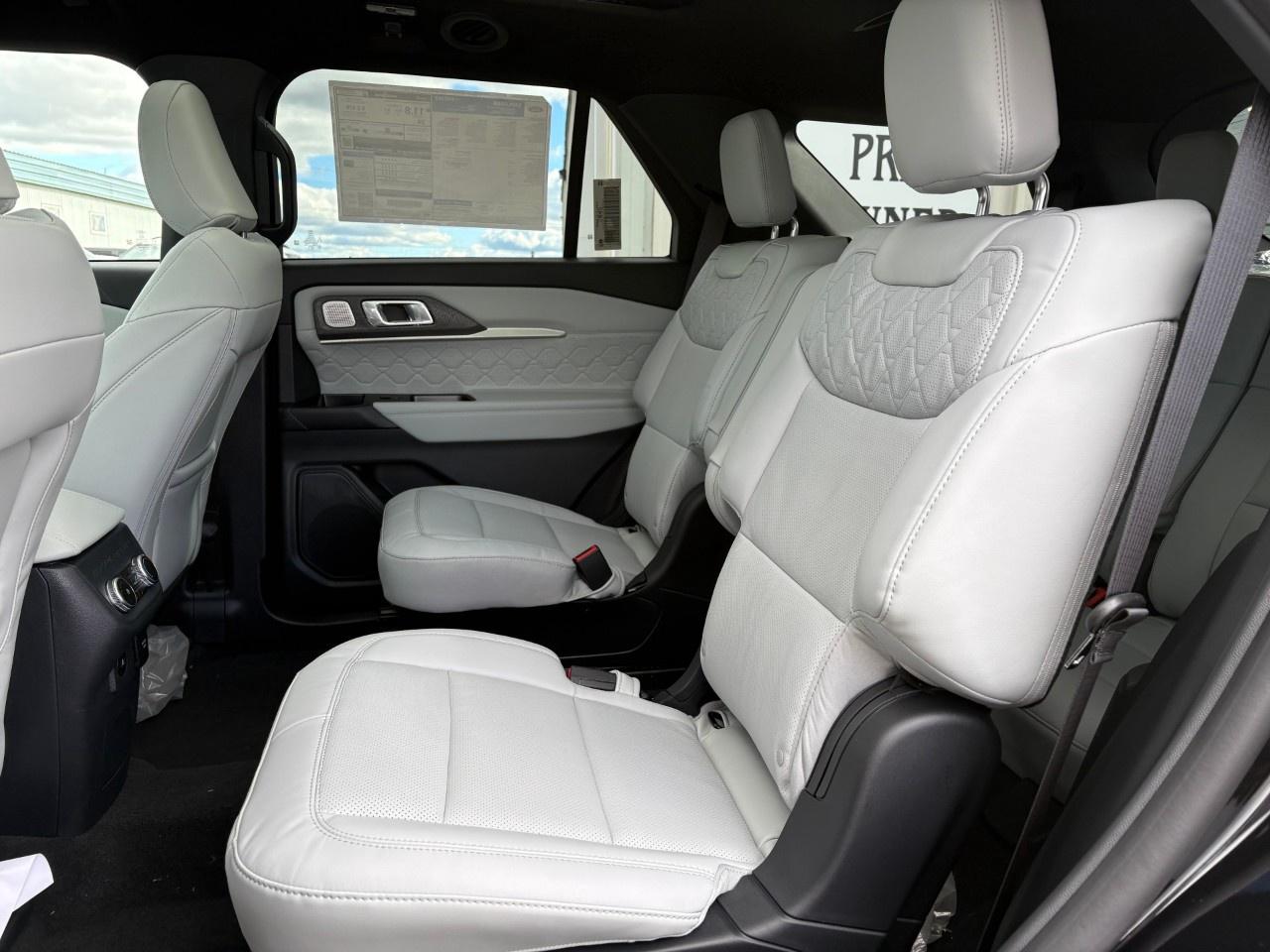 2027 Ford Explorer Platinum 4WD Photo