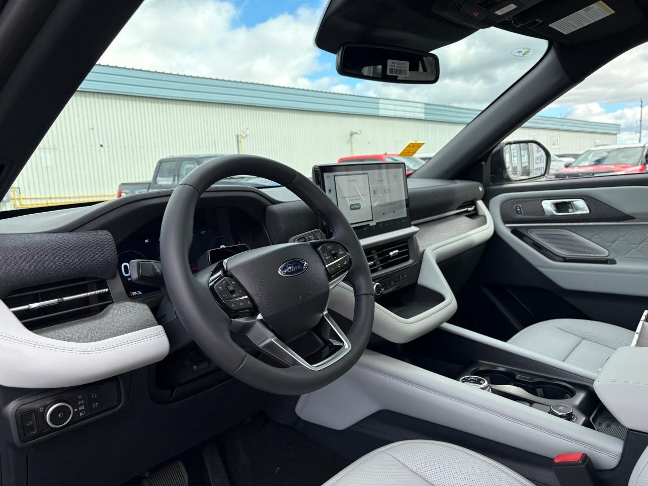 2027 Ford Explorer Platinum 4WD Photo
