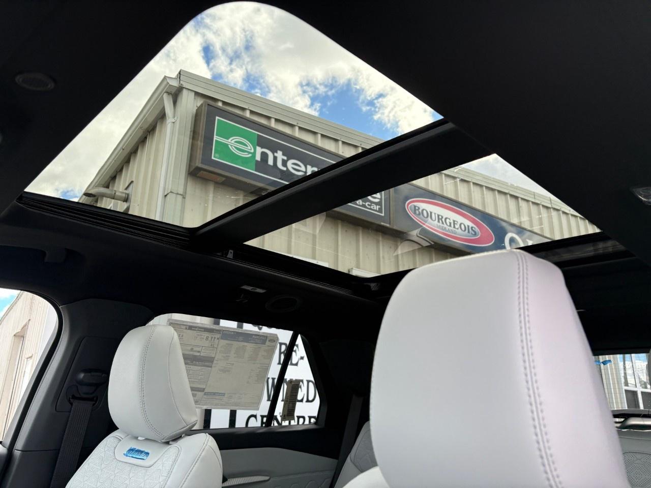 2027 Ford Explorer Platinum 4WD Photo