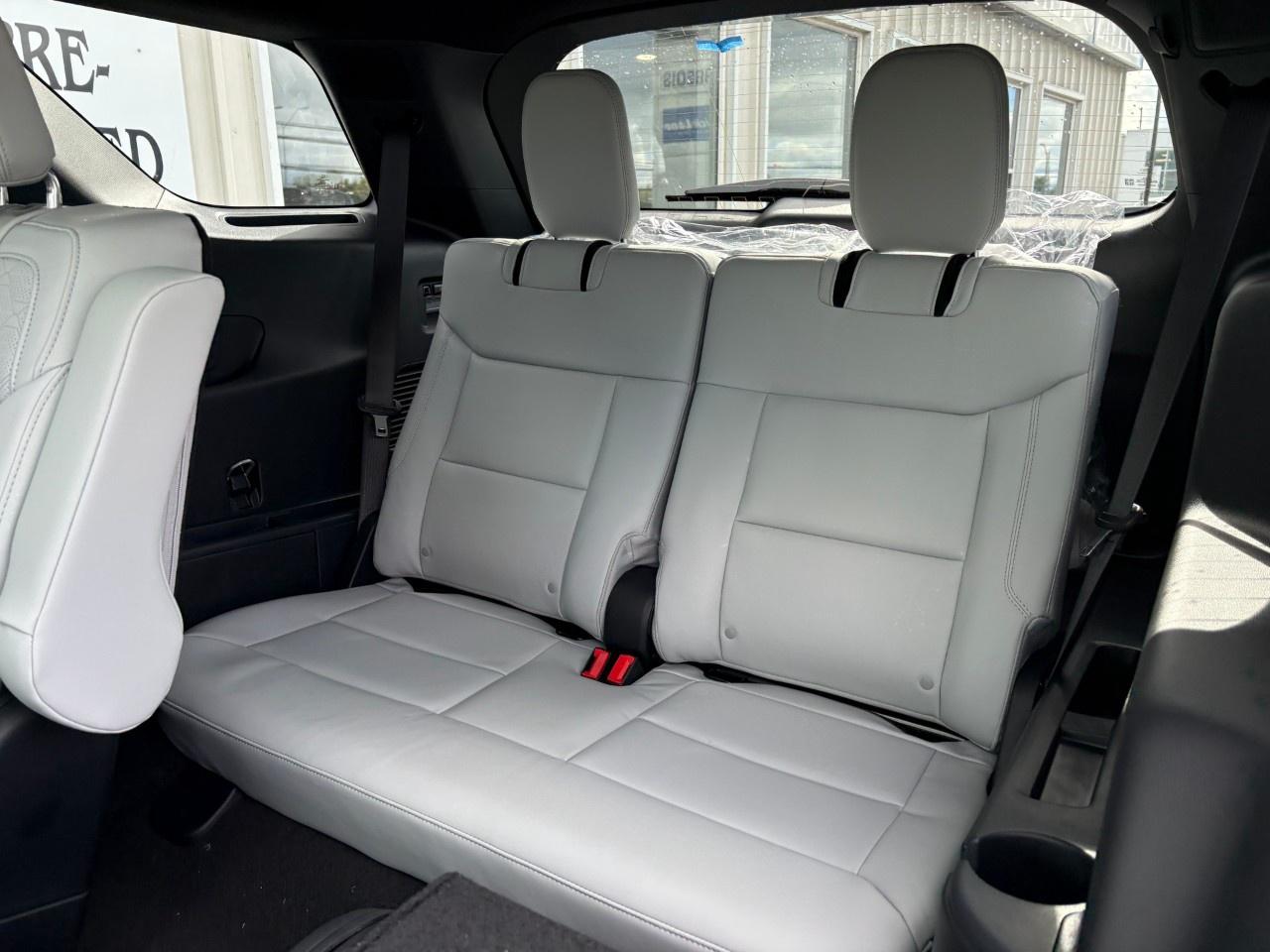 2027 Ford Explorer Platinum 4WD Photo