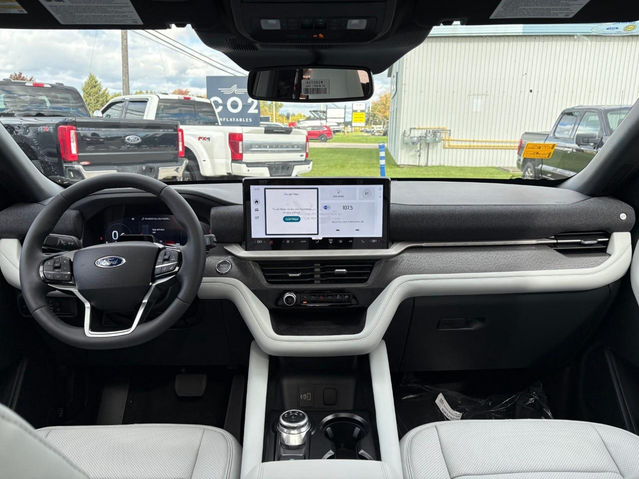 2027 Ford Explorer Platinum 4WD Photo