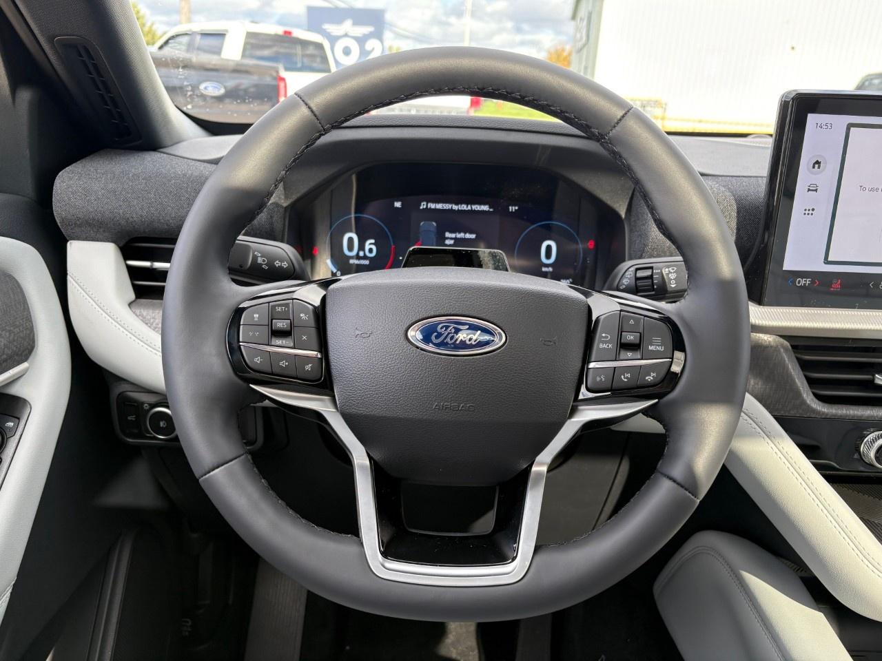 2027 Ford Explorer Platinum 4WD Photo