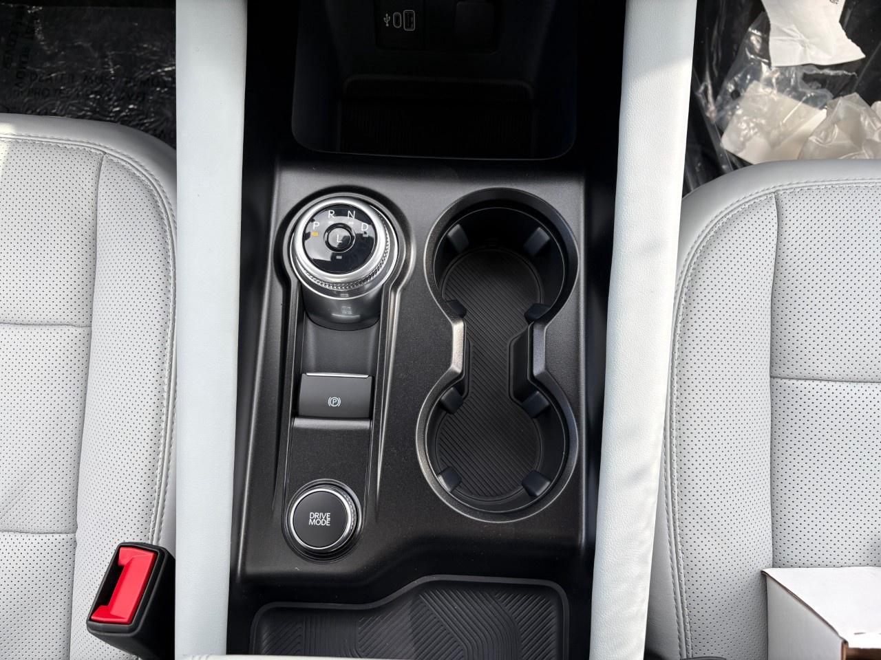 2027 Ford Explorer Platinum 4WD Photo