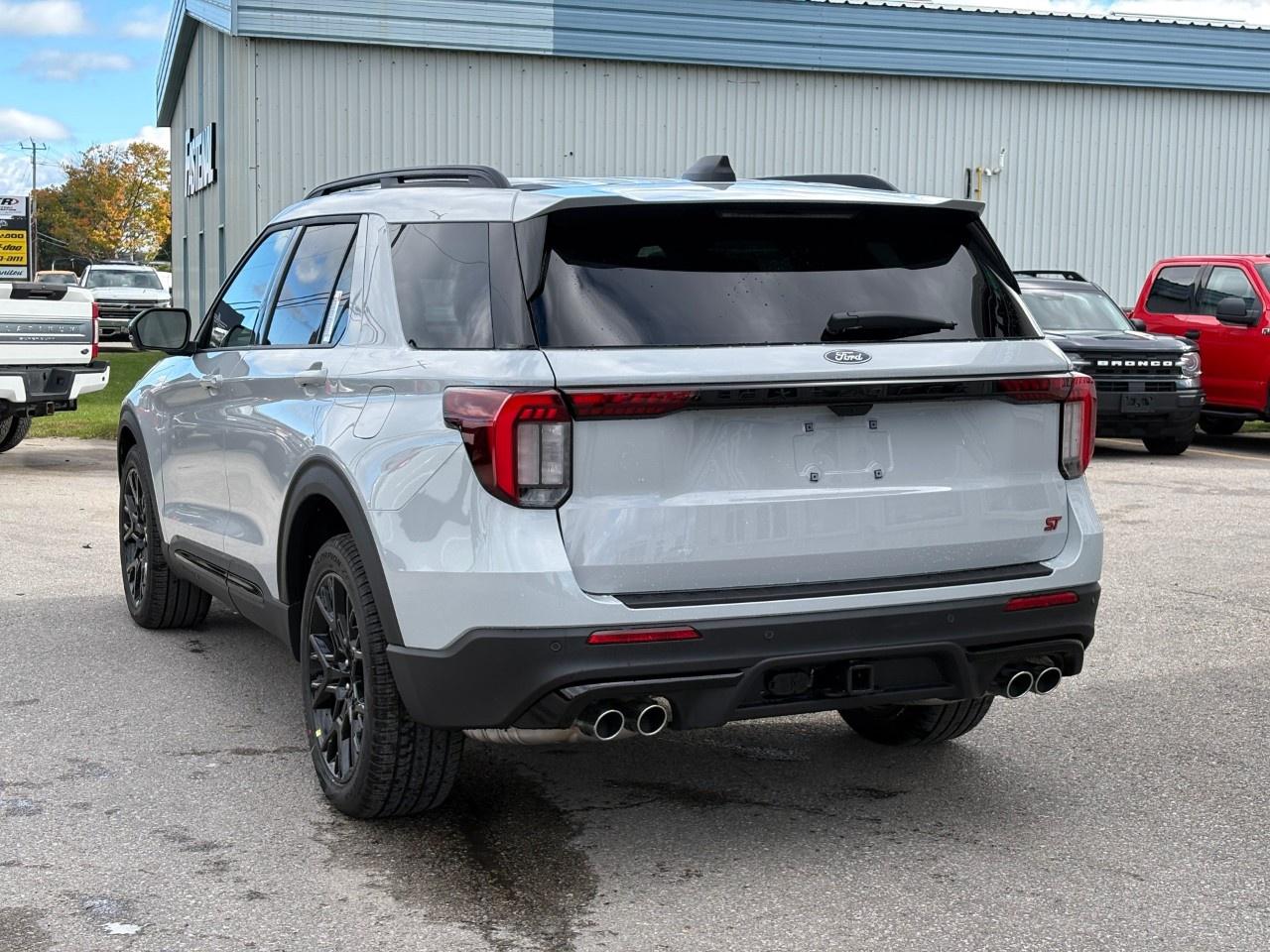 2027 Ford Explorer ST 4WD Photo