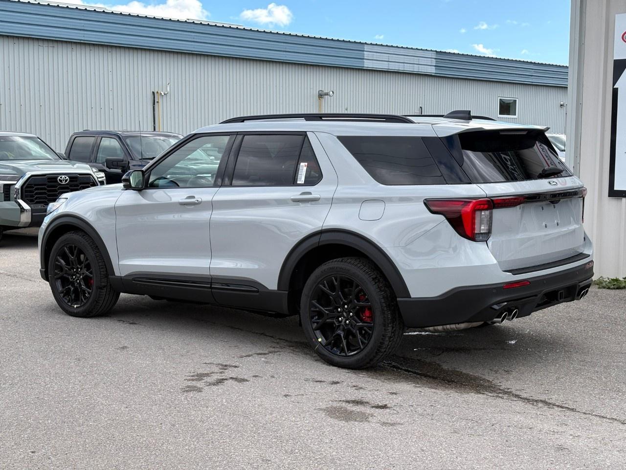 2027 Ford Explorer ST 4WD Photo