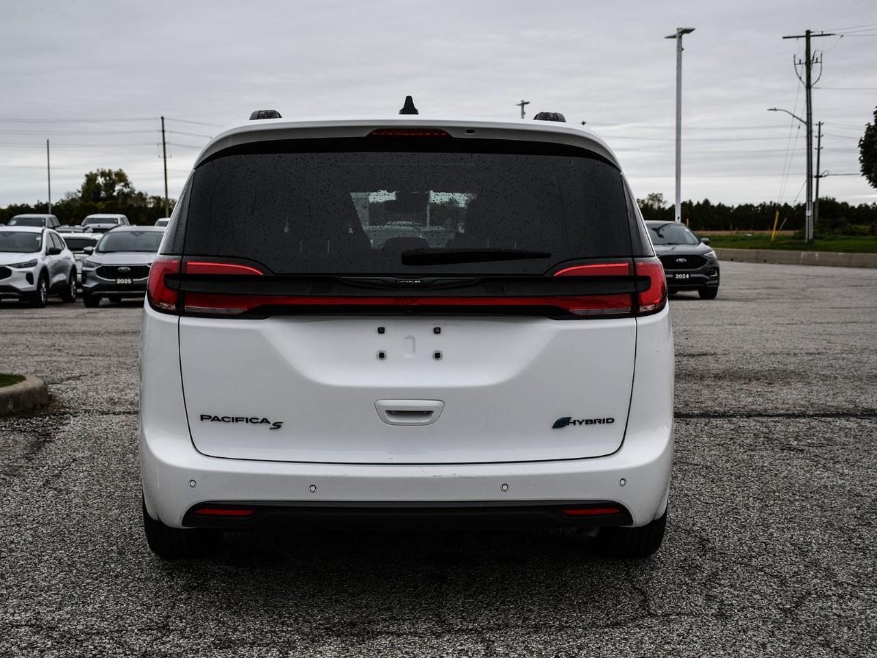 2024 Chrysler Pacifica Hybrid Select HYBRID | NAV | SUNROOF | HTD & COOLED SEATS | HTD STEERING Photo