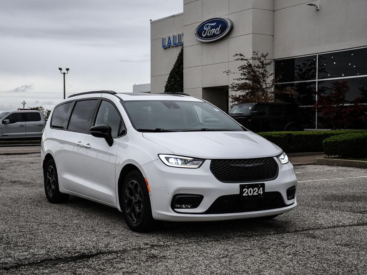 2024 Chrysler Pacifica Hybrid Select HYBRID | NAV | SUNROOF | HTD & COOLED SEATS | HTD STEERING Photo