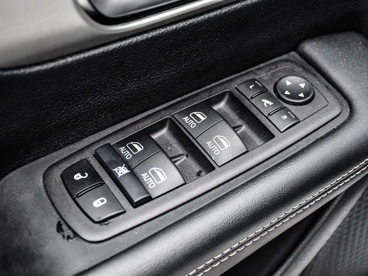 2024 Chrysler Pacifica Hybrid Select HYBRID | NAV | SUNROOF | HTD & COOLED SEATS | HTD STEERING Photo