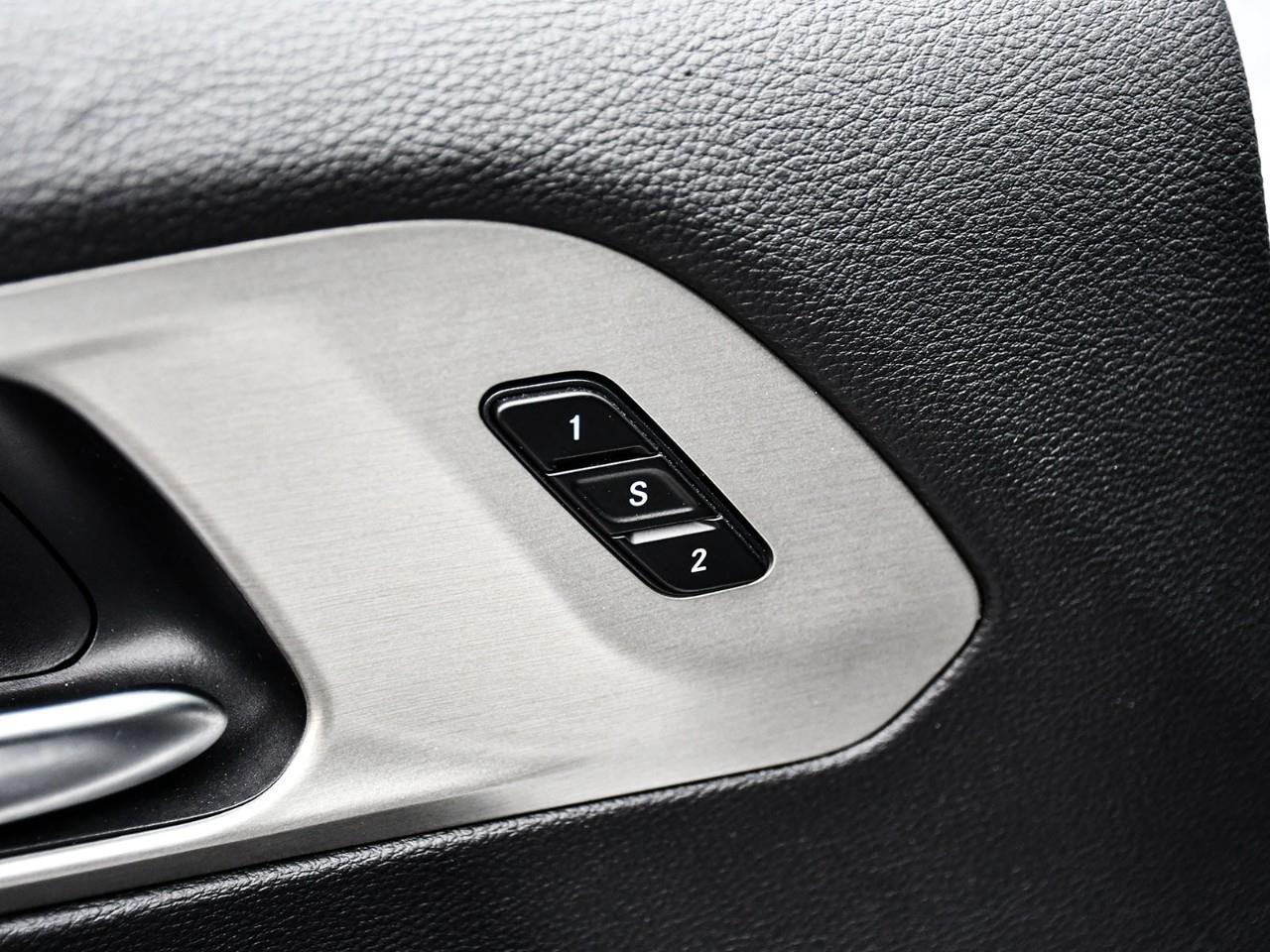 2024 Chrysler Pacifica Hybrid Select HYBRID | NAV | SUNROOF | HTD & COOLED SEATS | HTD STEERING Photo