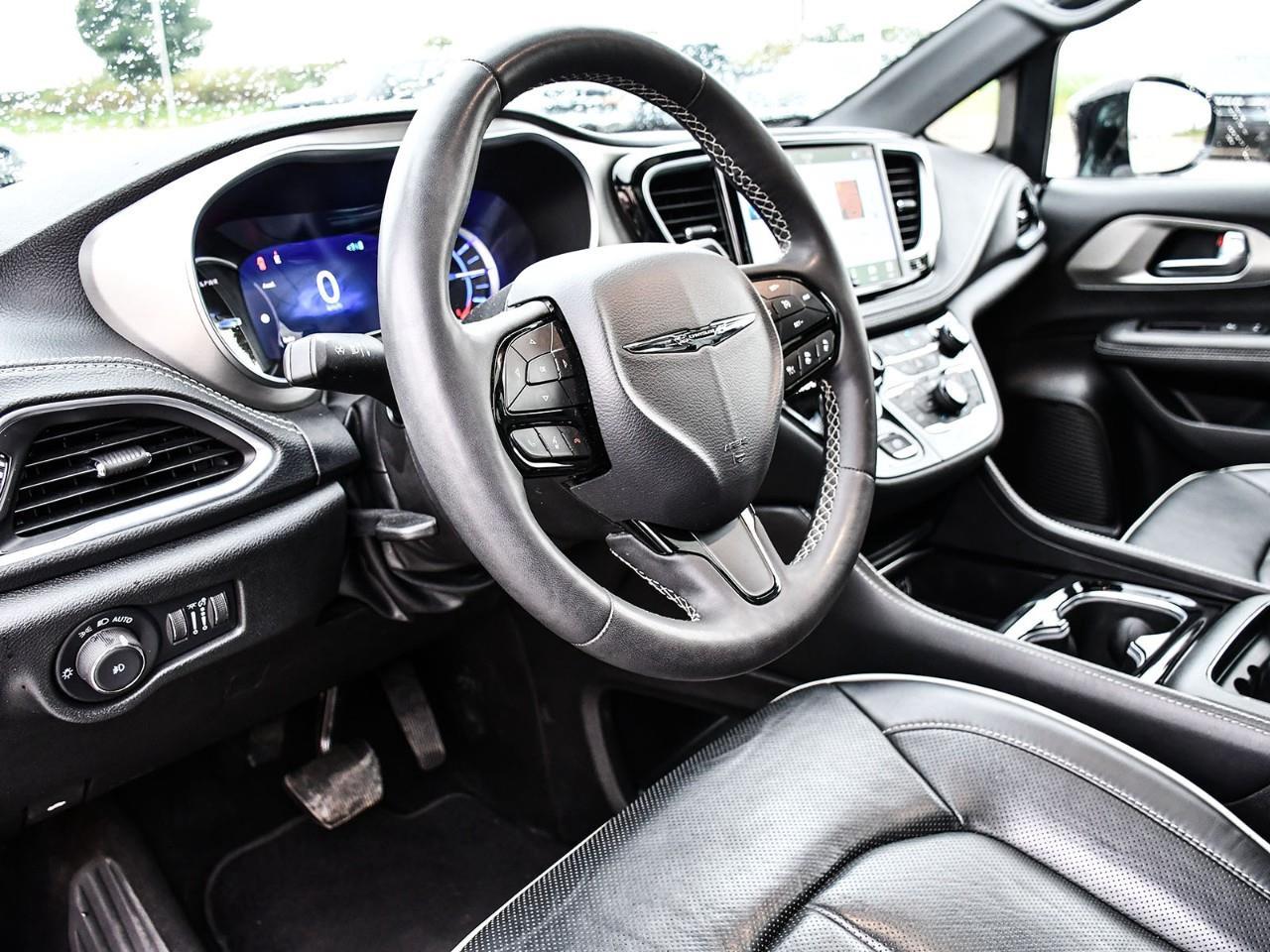 2024 Chrysler Pacifica Hybrid Select HYBRID | NAV | SUNROOF | HTD & COOLED SEATS | HTD STEERING Photo