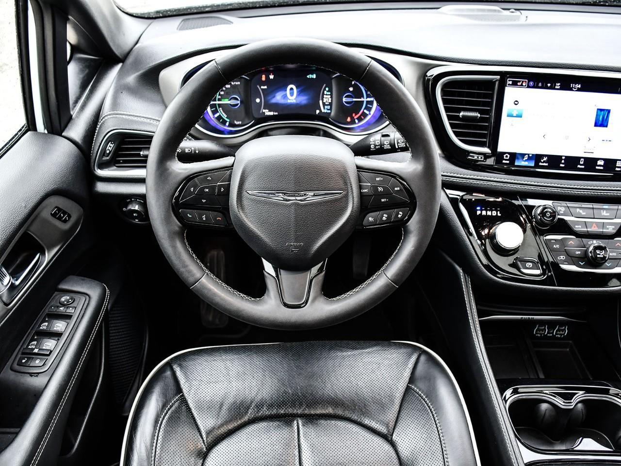 2024 Chrysler Pacifica Hybrid Select HYBRID | NAV | SUNROOF | HTD & COOLED SEATS | HTD STEERING Photo