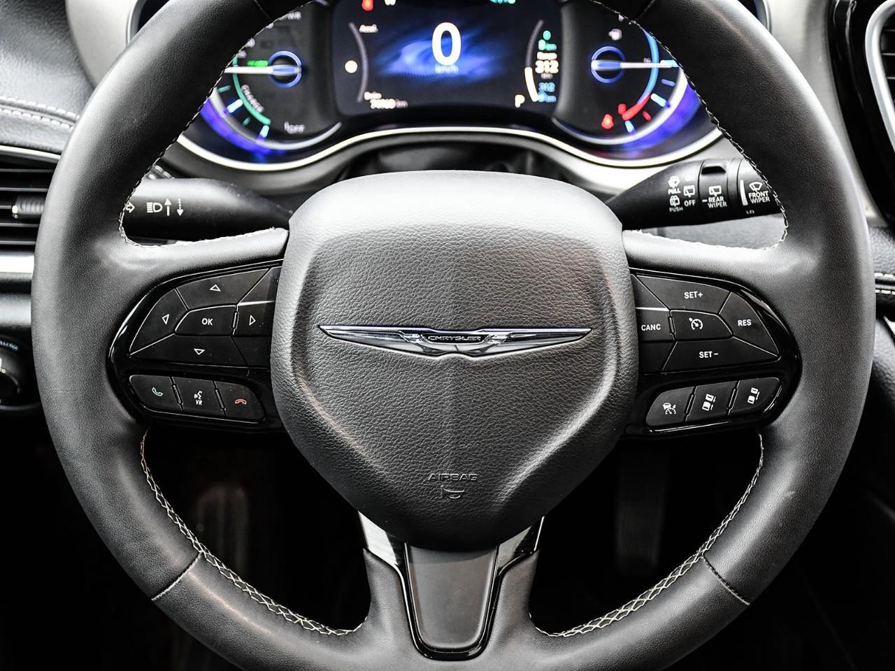 2024 Chrysler Pacifica Hybrid Select HYBRID | NAV | SUNROOF | HTD & COOLED SEATS | HTD STEERING Photo