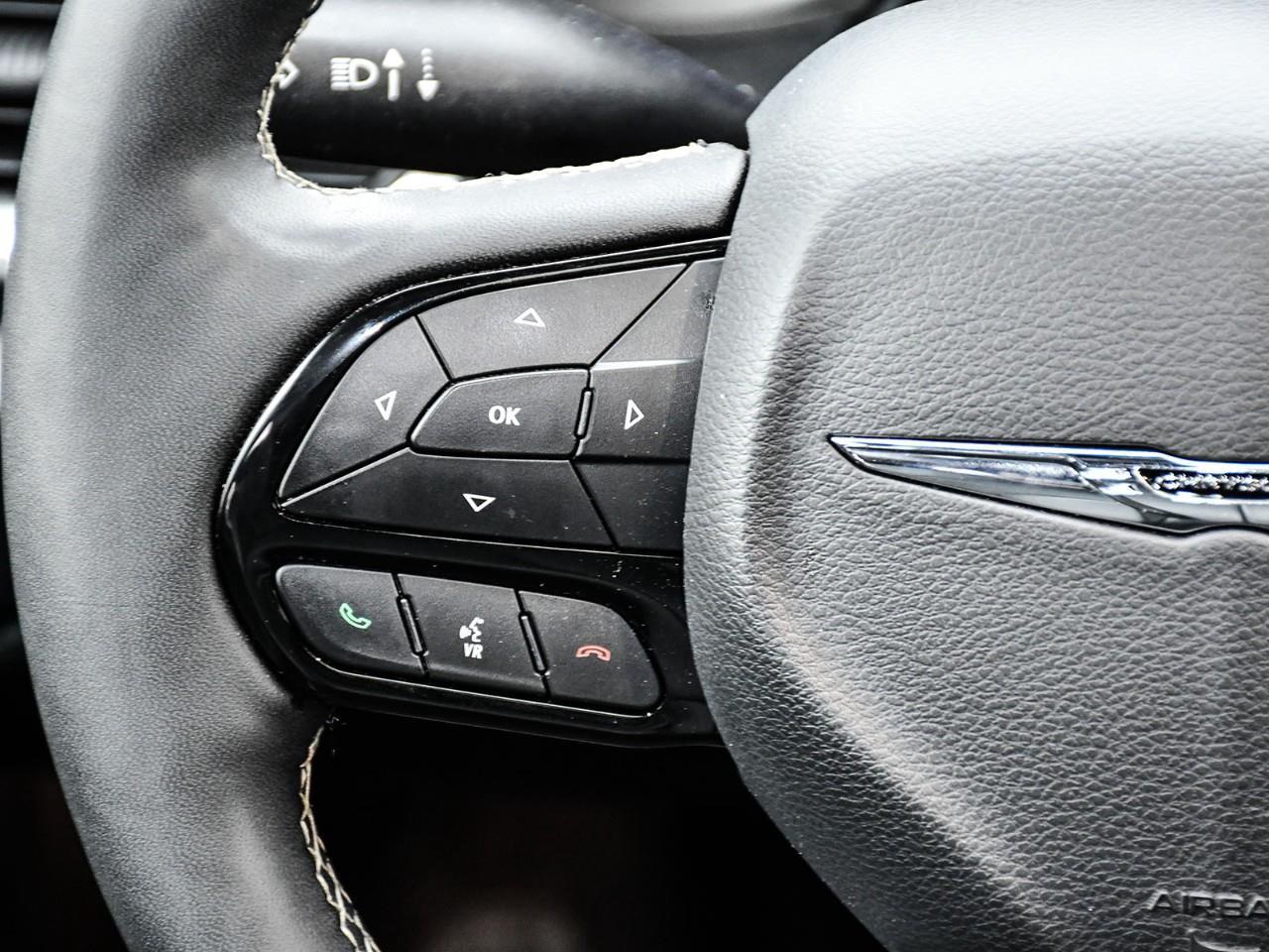 2024 Chrysler Pacifica Hybrid Select HYBRID | NAV | SUNROOF | HTD & COOLED SEATS | HTD STEERING Photo