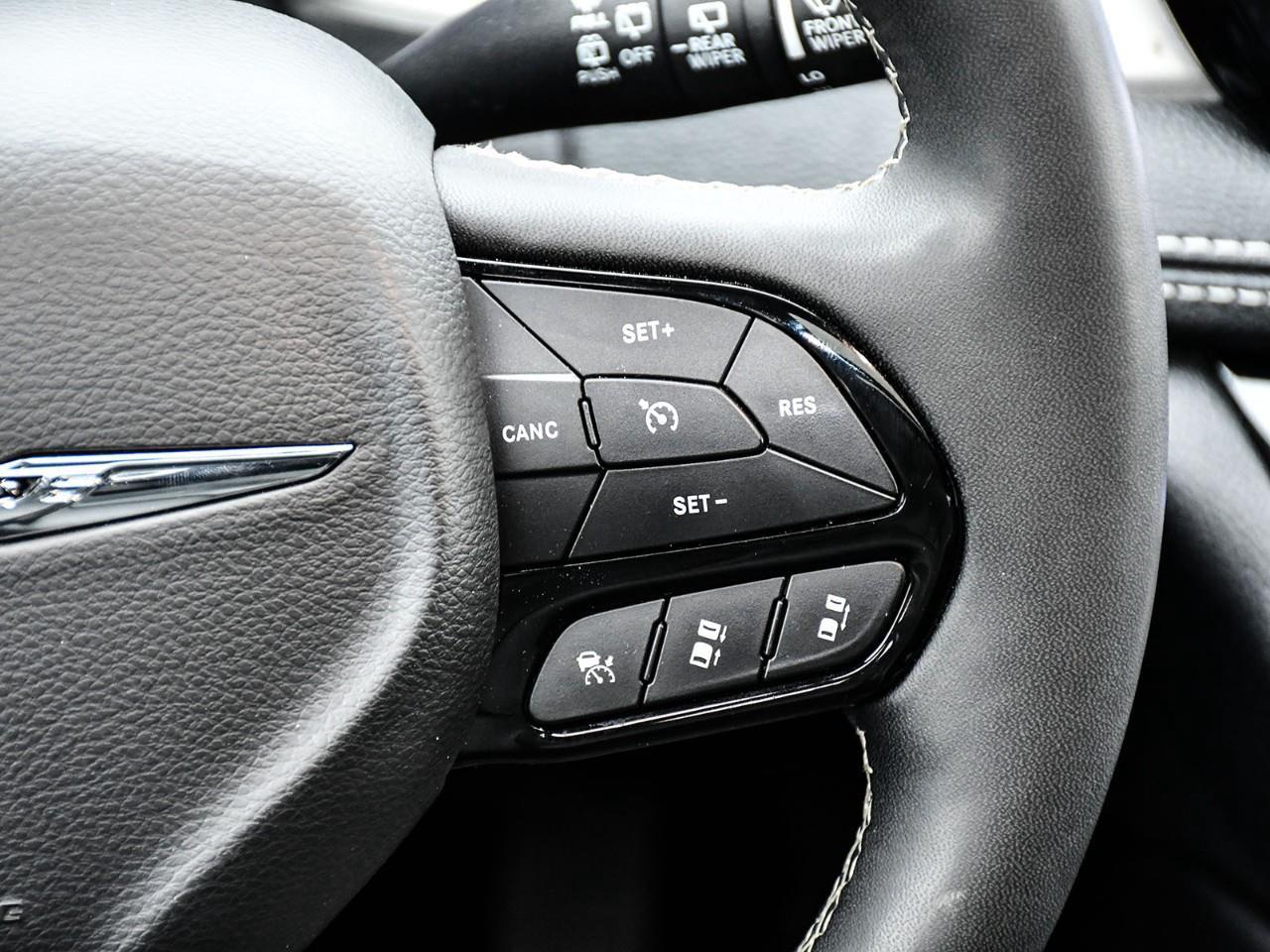 2024 Chrysler Pacifica Hybrid Select HYBRID | NAV | SUNROOF | HTD & COOLED SEATS | HTD STEERING Photo
