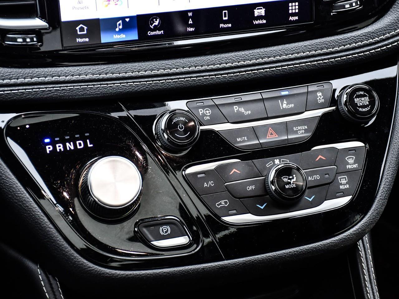 2024 Chrysler Pacifica Hybrid Select HYBRID | NAV | SUNROOF | HTD & COOLED SEATS | HTD STEERING Photo