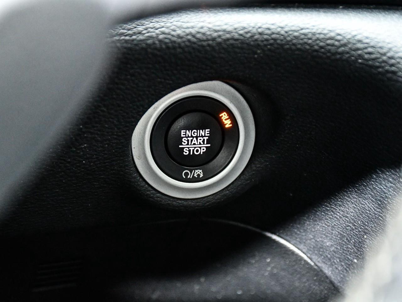 2024 Chrysler Pacifica Hybrid Select HYBRID | NAV | SUNROOF | HTD & COOLED SEATS | HTD STEERING Photo