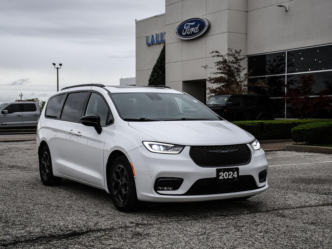 2024 Chrysler Pacifica Hybrid Select HYBRID | NAV | SUNROOF | HTD & COOLED SEATS | HTD STEERING Photo