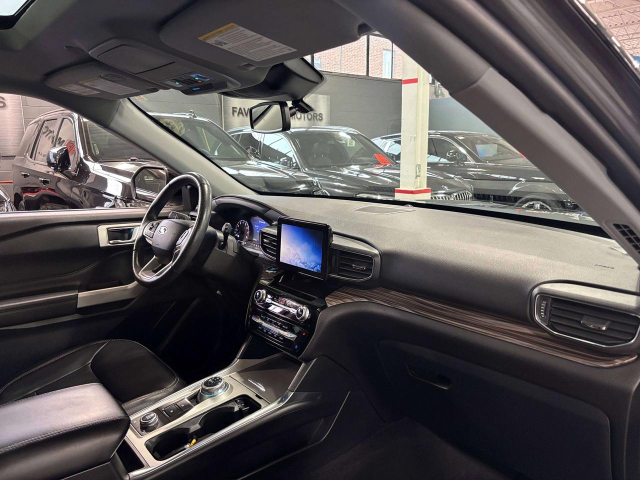2022 Ford Explorer Limited|HYBRID|4WD|7PASS|NAV|LEATHER|360CAM|PANO|+ Photo
