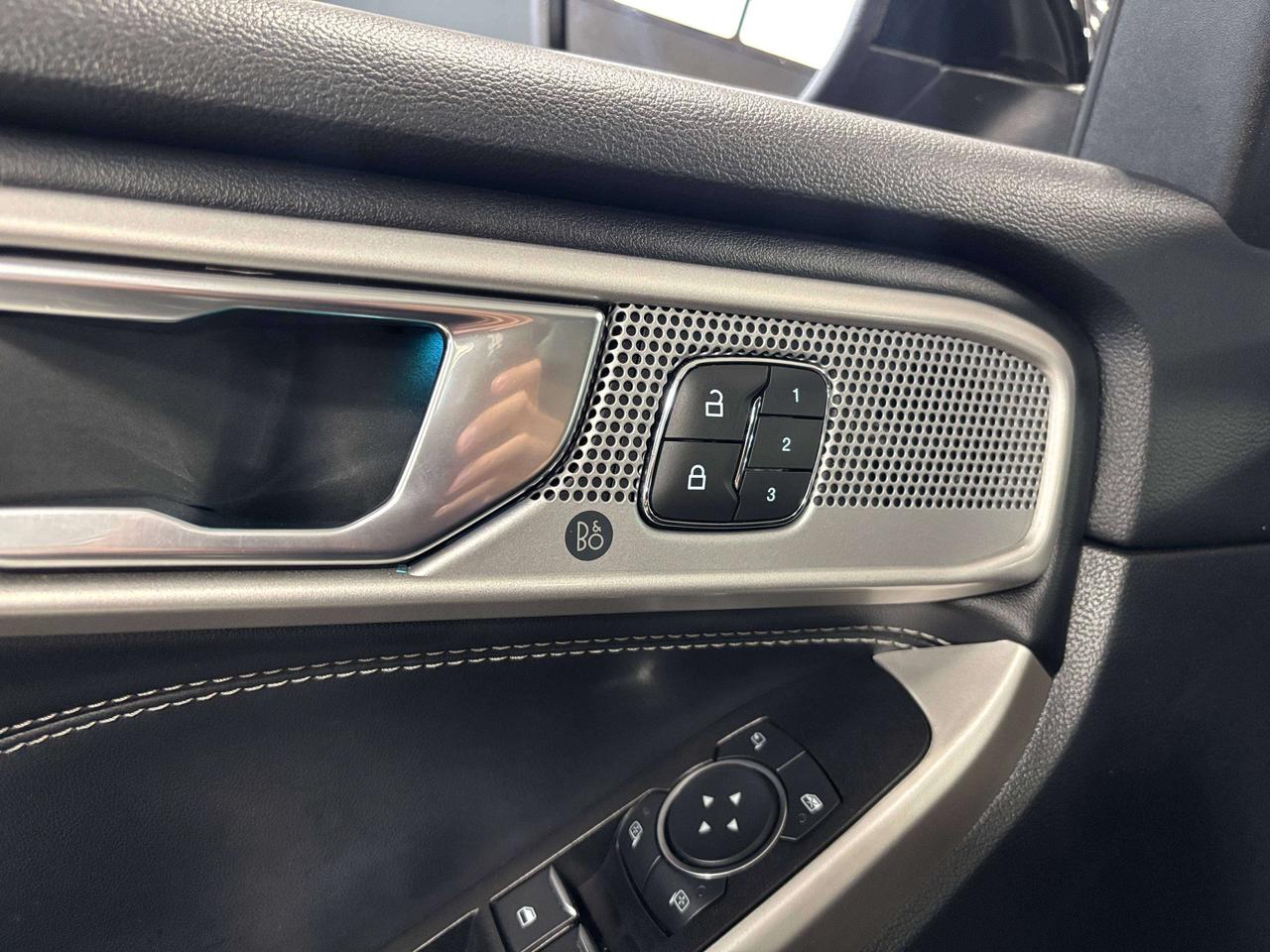 2022 Ford Explorer Limited|HYBRID|4WD|7PASS|NAV|LEATHER|360CAM|PANO|+ Photo