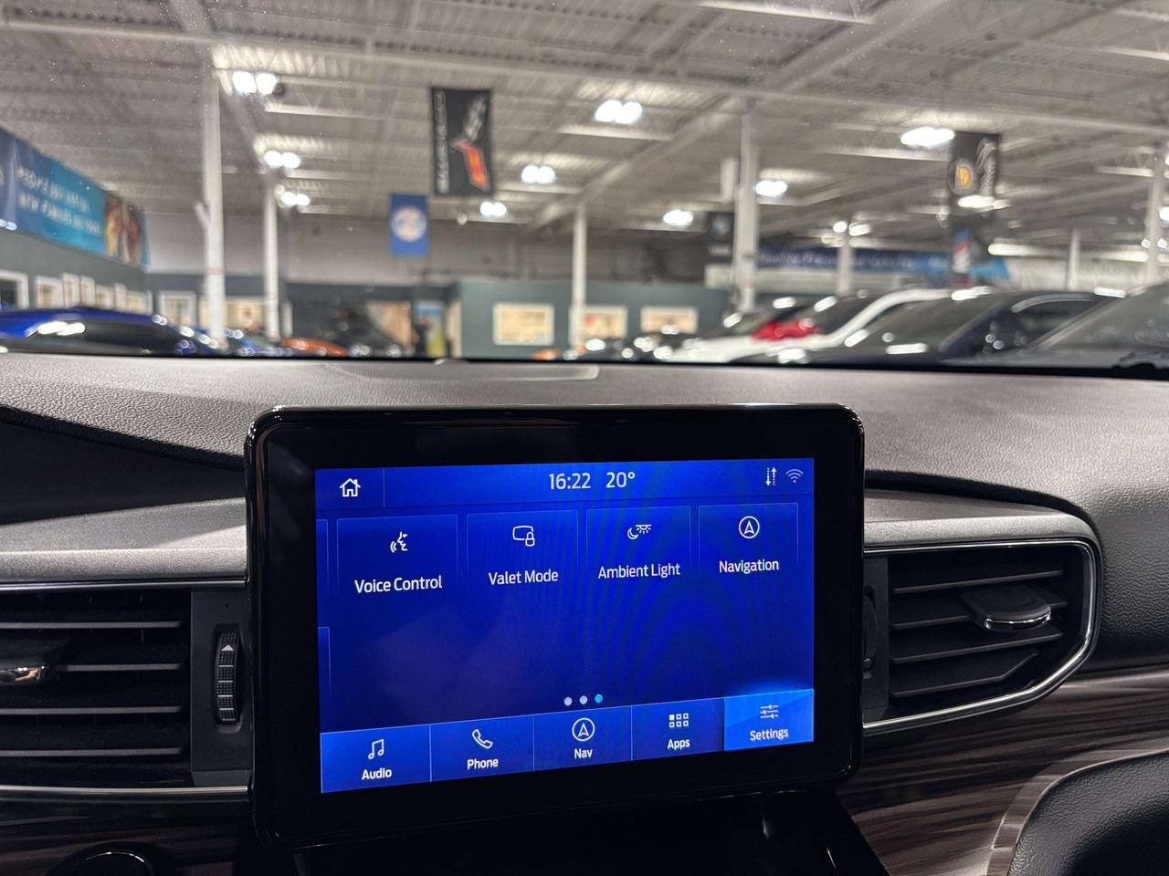 2022 Ford Explorer Limited|HYBRID|4WD|7PASS|NAV|LEATHER|360CAM|PANO|+ Photo