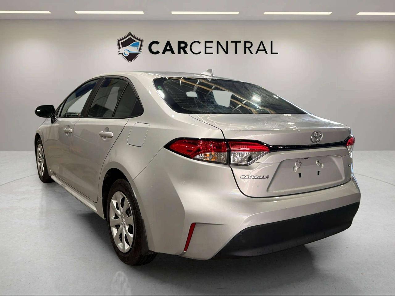2025 Toyota Corolla LE| CLEAN CARFAX| HTD SEATS| BLIND SPOT| CARPLAY Photo