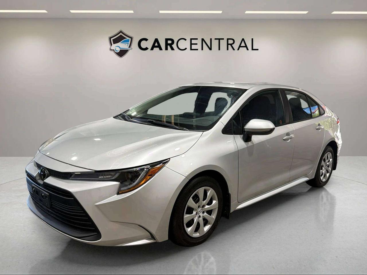 2025 Toyota Corolla LE| CLEAN CARFAX| HTD SEATS| BLIND SPOT| CARPLAY Photo