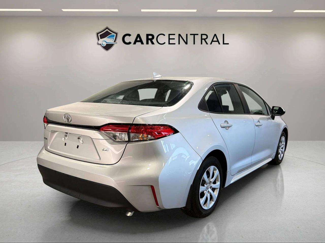 2025 Toyota Corolla LE| CLEAN CARFAX| HTD SEATS| BLIND SPOT| CARPLAY Photo4