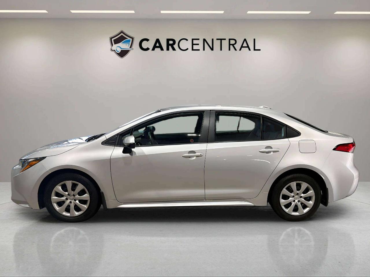 2025 Toyota Corolla LE| CLEAN CARFAX| HTD SEATS| BLIND SPOT| CARPLAY Photo5