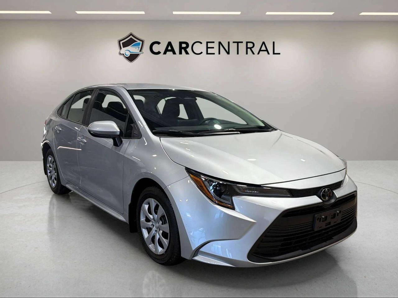 2025 Toyota Corolla LE| CLEAN CARFAX| HTD SEATS| BLIND SPOT| CARPLAY Photo