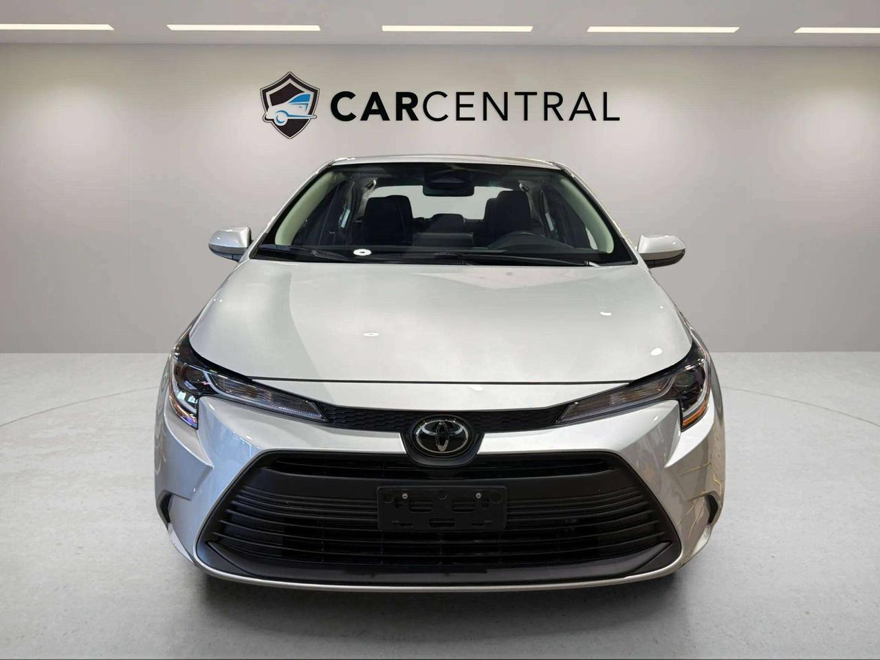 2025 Toyota Corolla LE| CLEAN CARFAX| HTD SEATS| BLIND SPOT| CARPLAY Photo