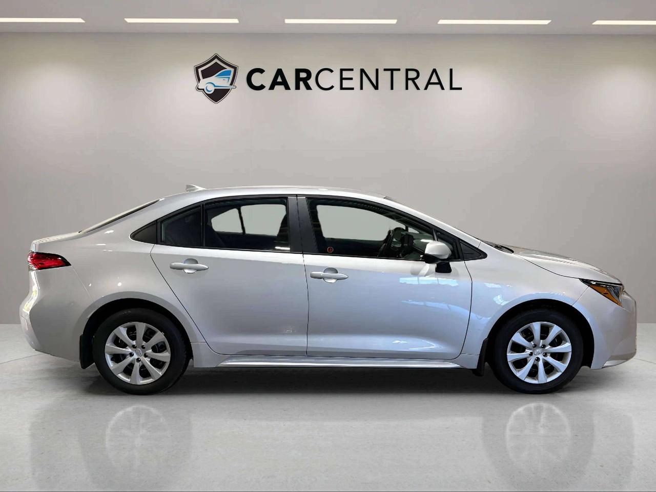 2025 Toyota Corolla LE| CLEAN CARFAX| HTD SEATS| BLIND SPOT| CARPLAY Photo
