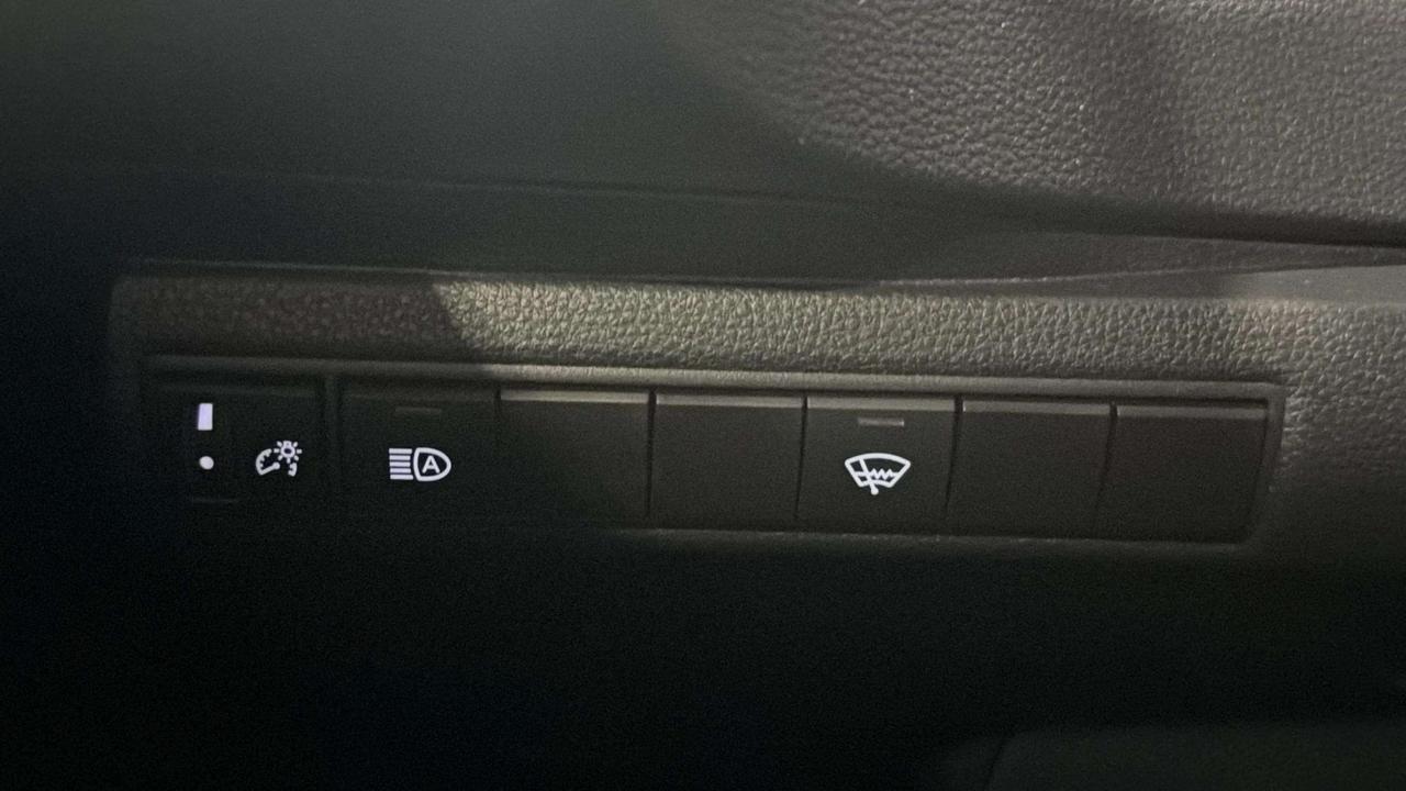 2025 Toyota Corolla LE| CLEAN CARFAX| HTD SEATS| BLIND SPOT| CARPLAY Photo