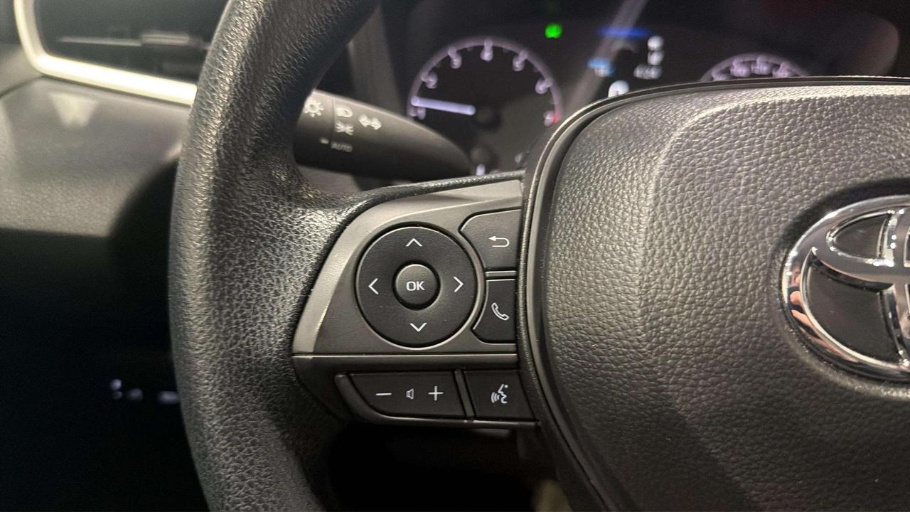 2025 Toyota Corolla LE| CLEAN CARFAX| HTD SEATS| BLIND SPOT| CARPLAY Photo
