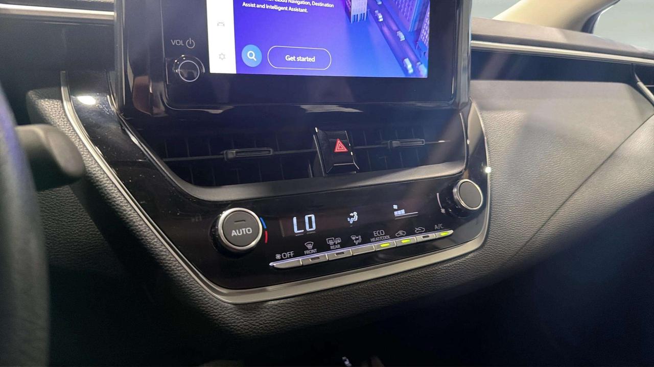 2025 Toyota Corolla LE| CLEAN CARFAX| HTD SEATS| BLIND SPOT| CARPLAY Photo