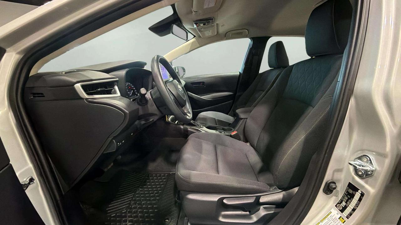 2025 Toyota Corolla LE| CLEAN CARFAX| HTD SEATS| BLIND SPOT| CARPLAY Photo