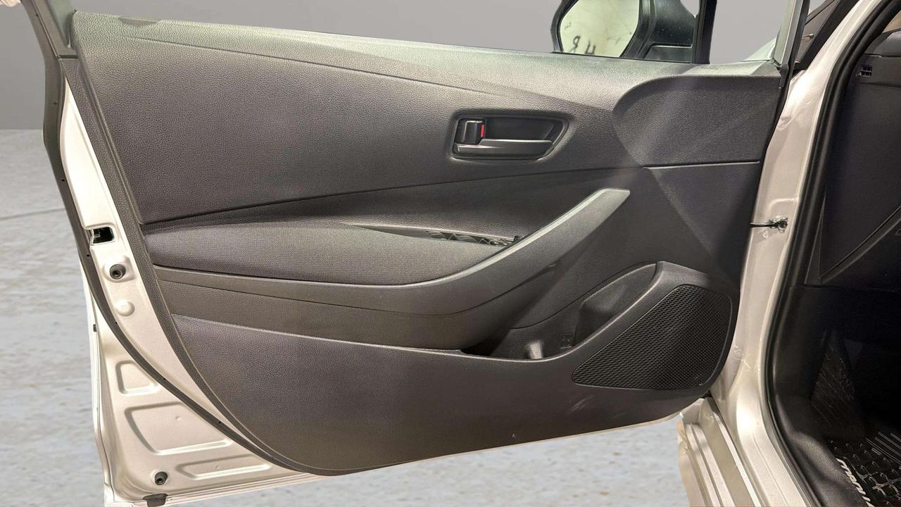 2025 Toyota Corolla LE| CLEAN CARFAX| HTD SEATS| BLIND SPOT| CARPLAY Photo