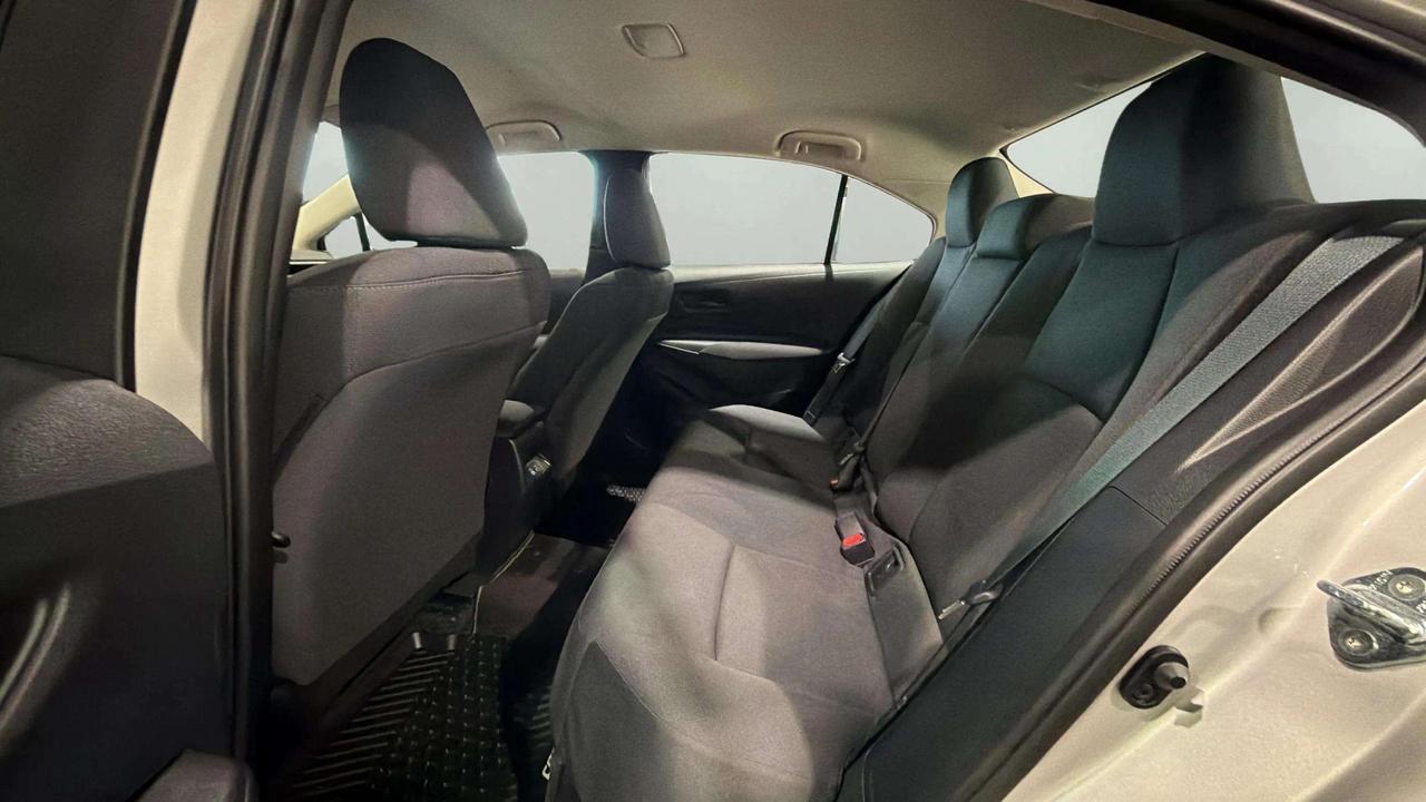 2025 Toyota Corolla LE| CLEAN CARFAX| HTD SEATS| BLIND SPOT| CARPLAY Photo