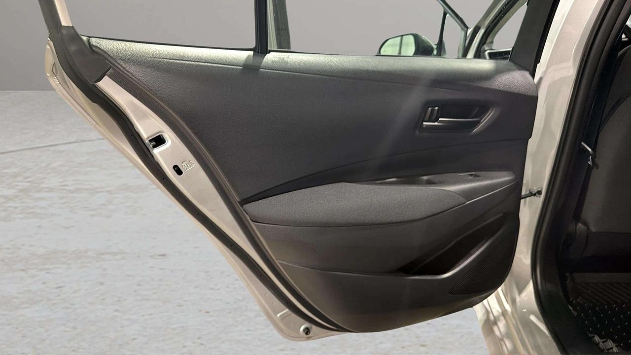 2025 Toyota Corolla LE| CLEAN CARFAX| HTD SEATS| BLIND SPOT| CARPLAY Photo