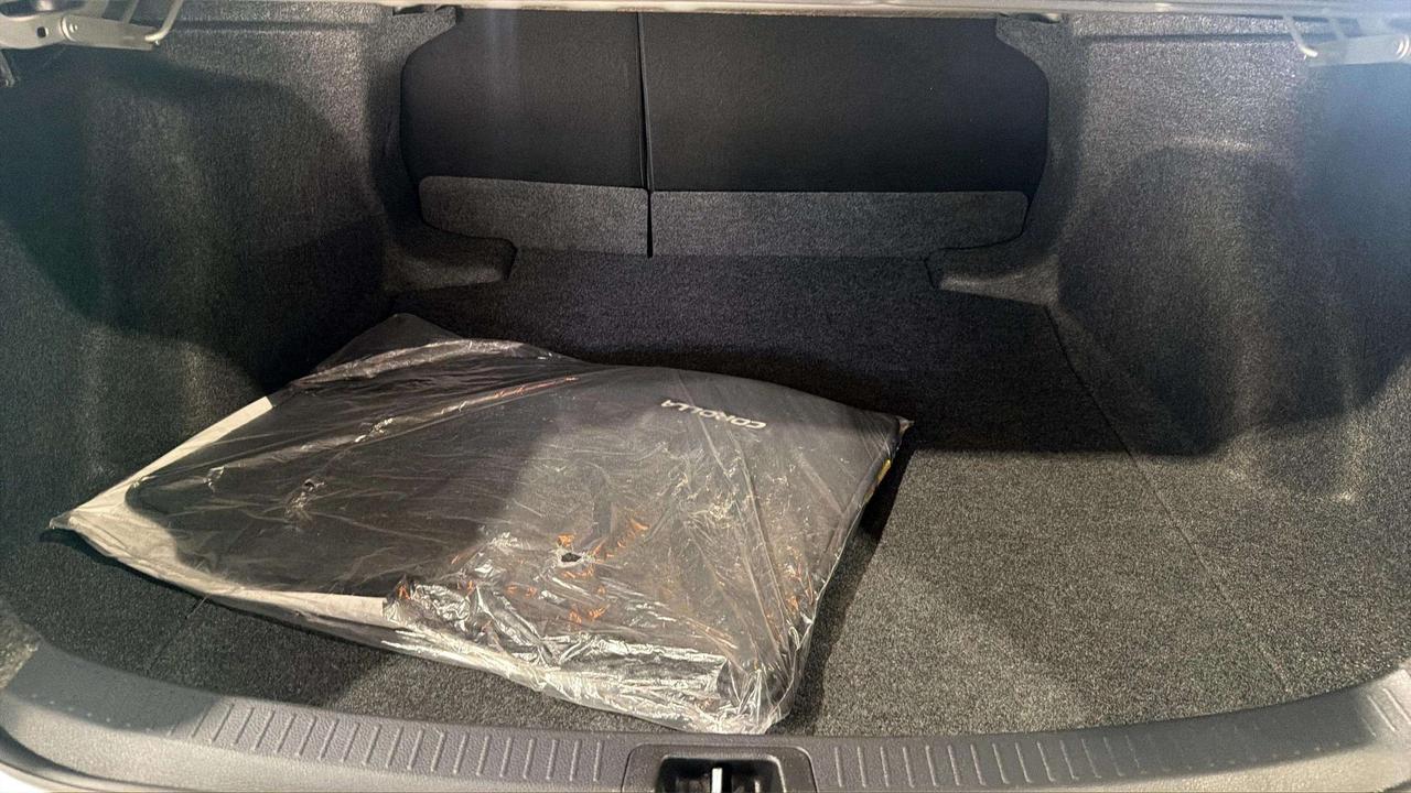 2025 Toyota Corolla LE| CLEAN CARFAX| HTD SEATS| BLIND SPOT| CARPLAY Photo