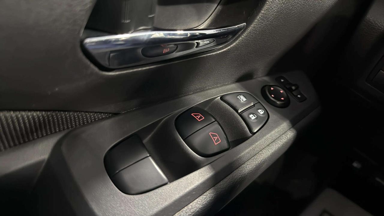 2024 Nissan Kicks SV | CLEAN CARFAX | CARPLAY | HTD SEATS | Photo