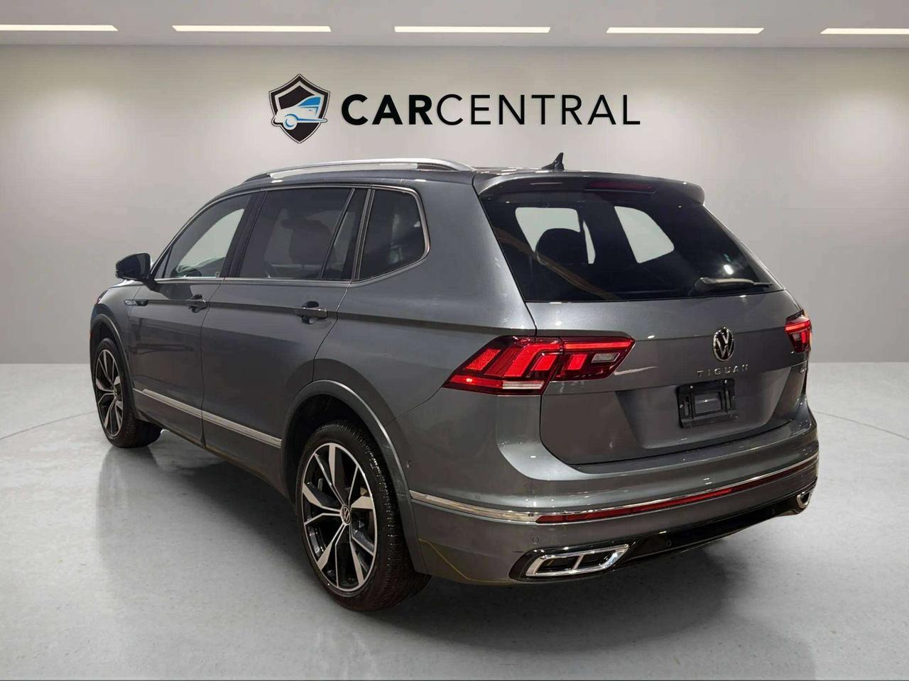 2022 Volkswagen Tiguan HIGHLINE | R LINE | CLEAN CARFAX | PANO | STARTER Photo