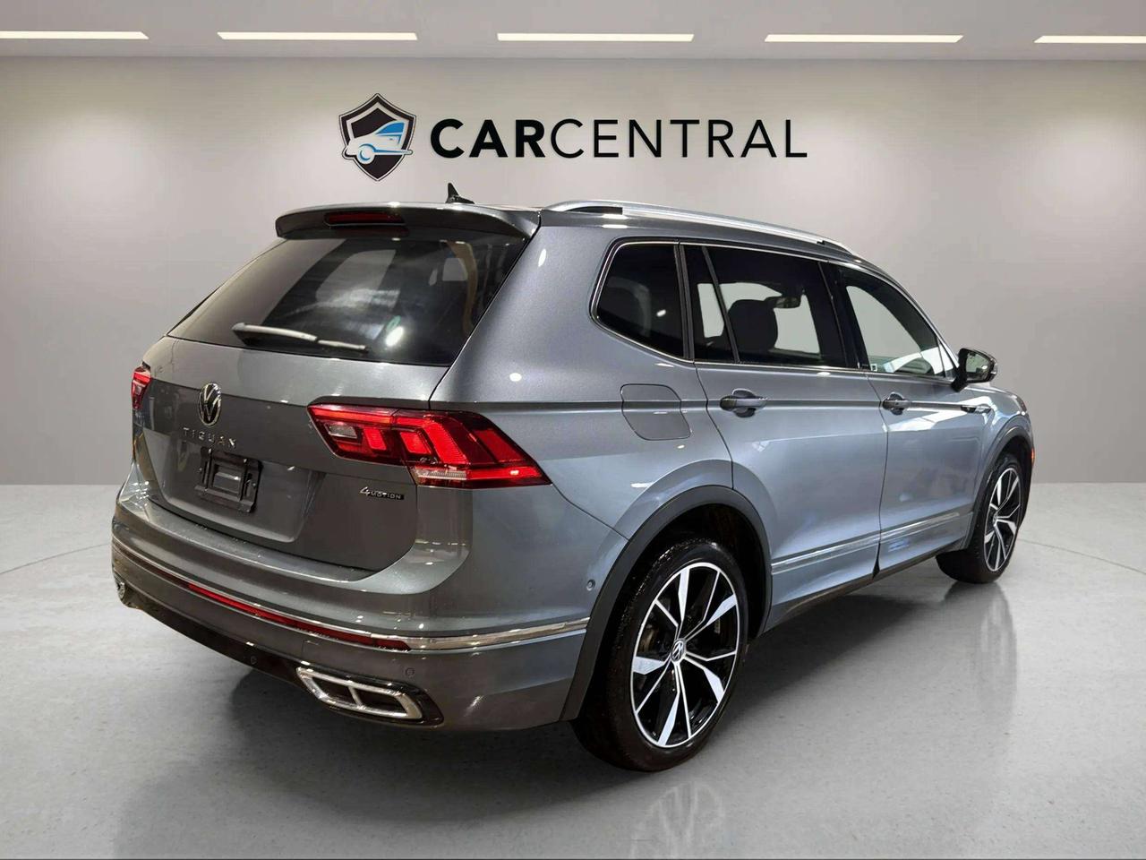 2022 Volkswagen Tiguan HIGHLINE | R LINE | CLEAN CARFAX | PANO | STARTER Photo4