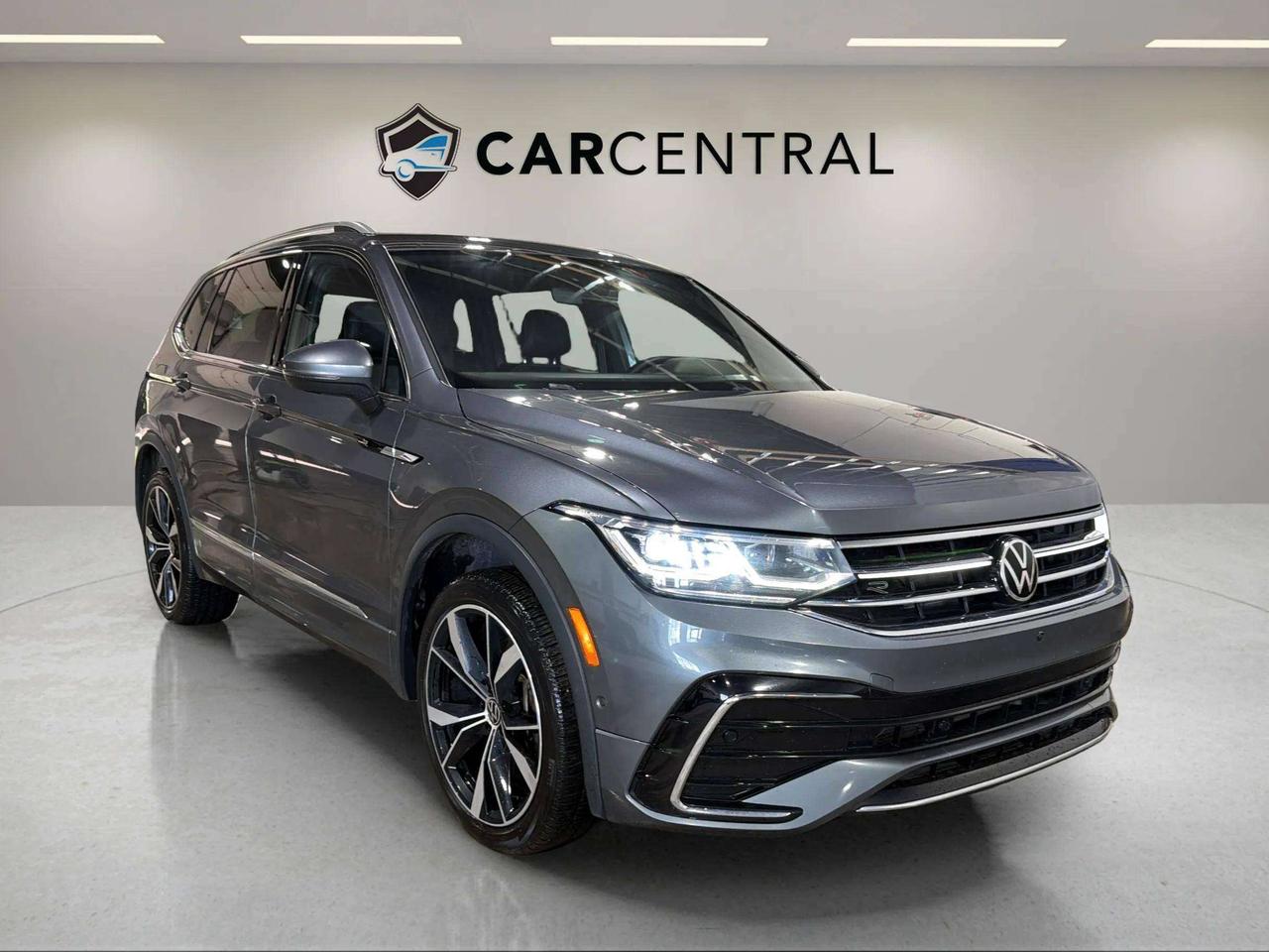 2022 Volkswagen Tiguan HIGHLINE | R LINE | CLEAN CARFAX | PANO | STARTER Photo