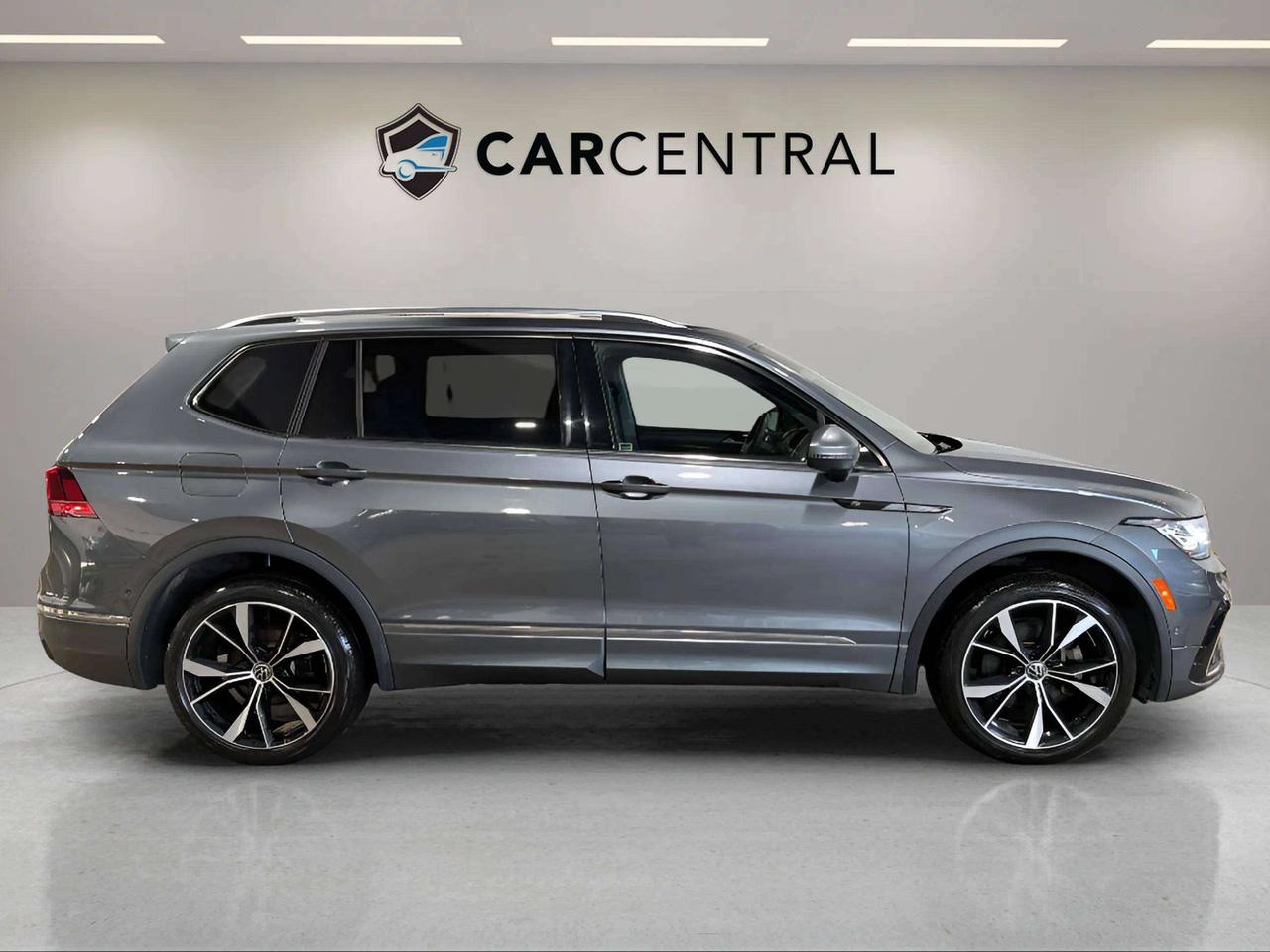 2022 Volkswagen Tiguan HIGHLINE | R LINE | CLEAN CARFAX | PANO | STARTER Photo
