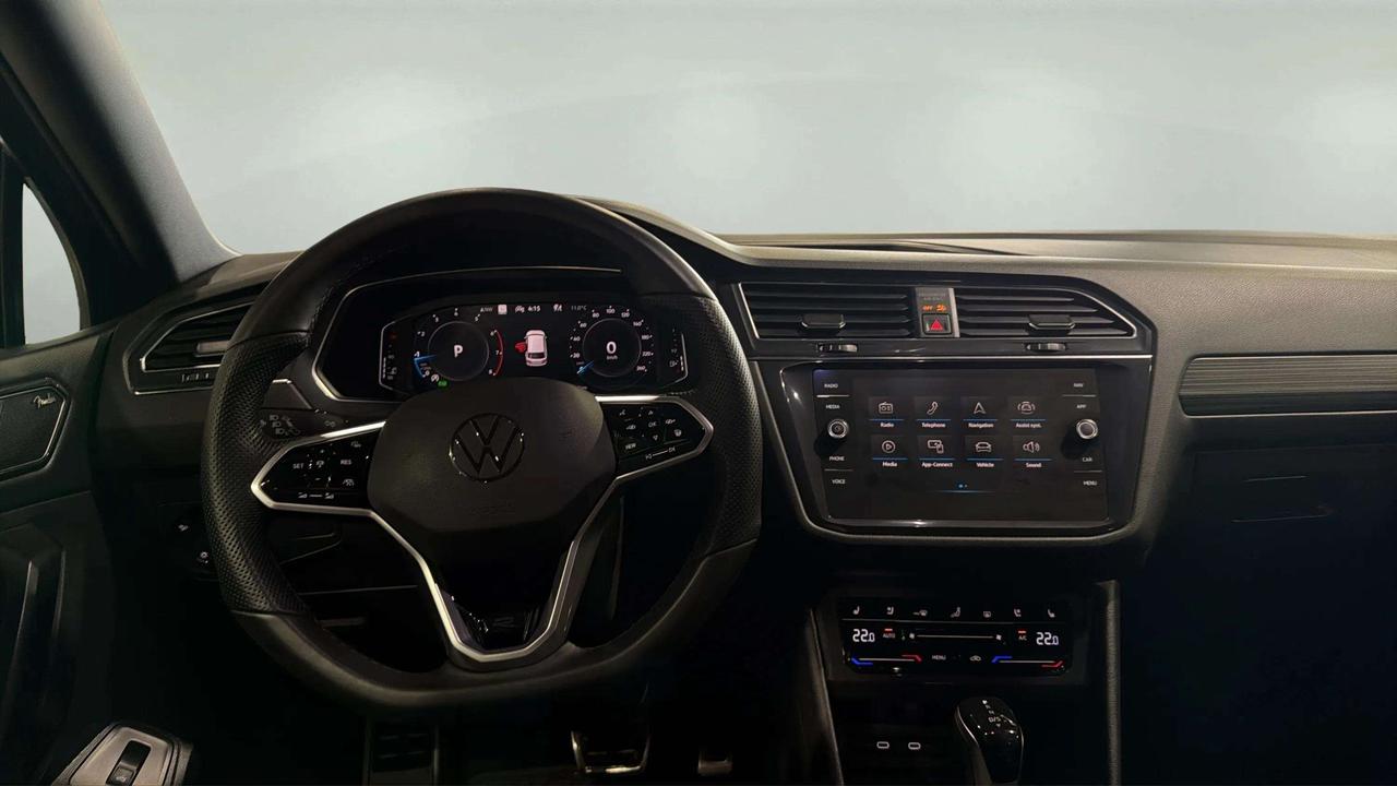 2022 Volkswagen Tiguan HIGHLINE | R LINE | CLEAN CARFAX | PANO | STARTER Photo