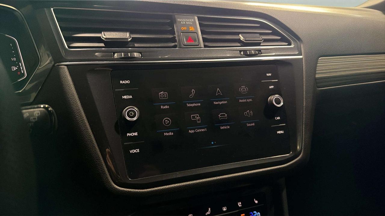 2022 Volkswagen Tiguan HIGHLINE | R LINE | CLEAN CARFAX | PANO | STARTER Photo