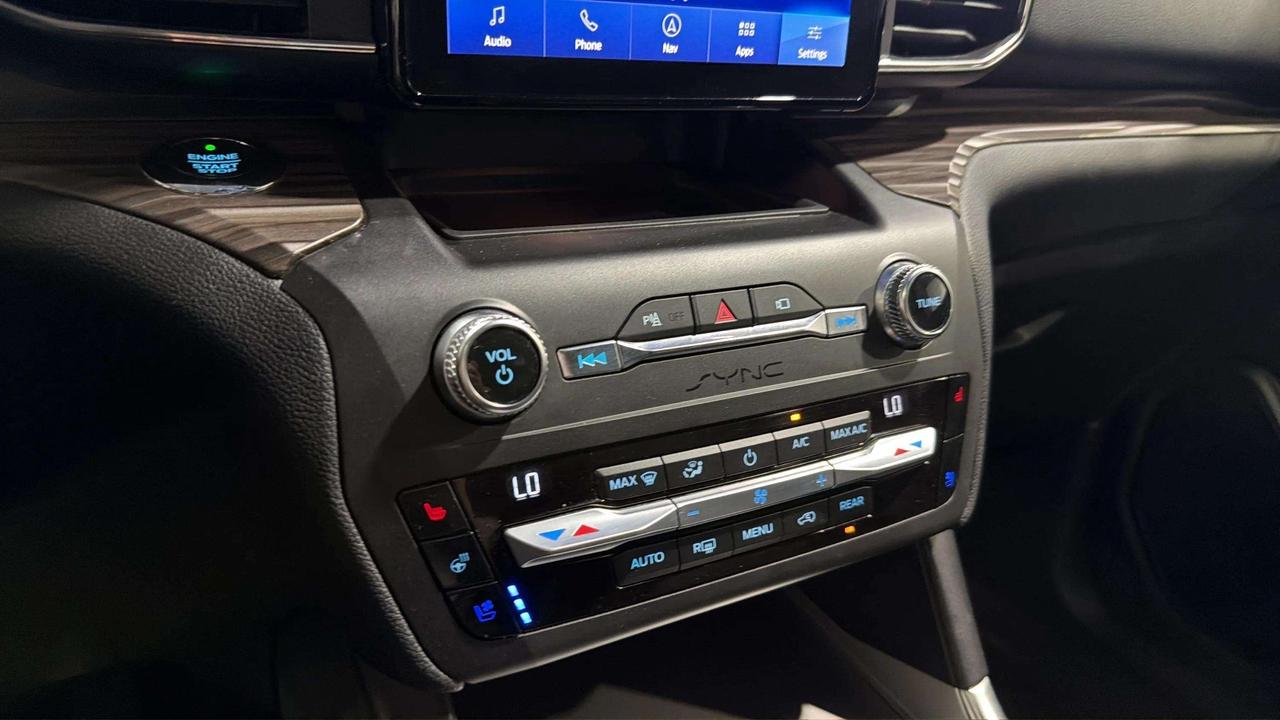 2020 Ford Explorer LIMITED | CLEAN CARFAX | PANO | STARTER | Photo