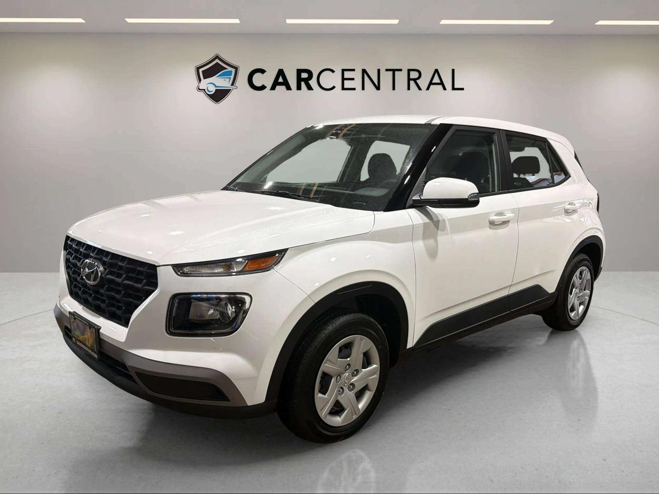 2026 Hyundai Venue ESSENTIAL| CLEAN CARFAX| LANE ASSIST| AWD| CARPLAY Photo0